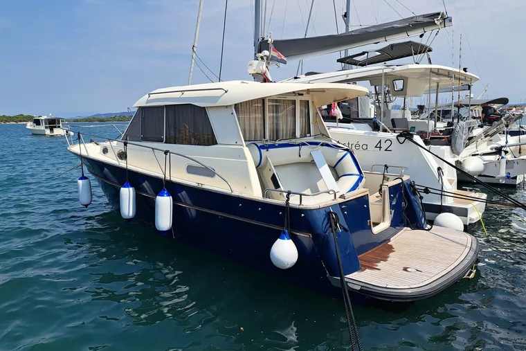 Motorna jahta Dufour ACM 31