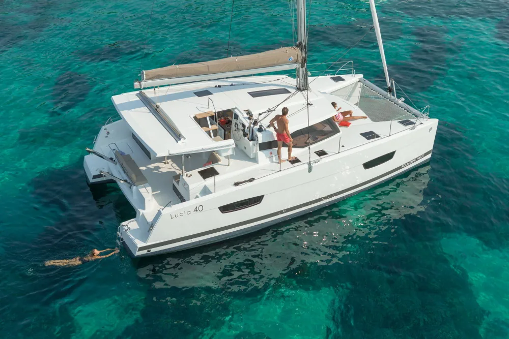 Katamaran Fountaine Pajot Lucia 40