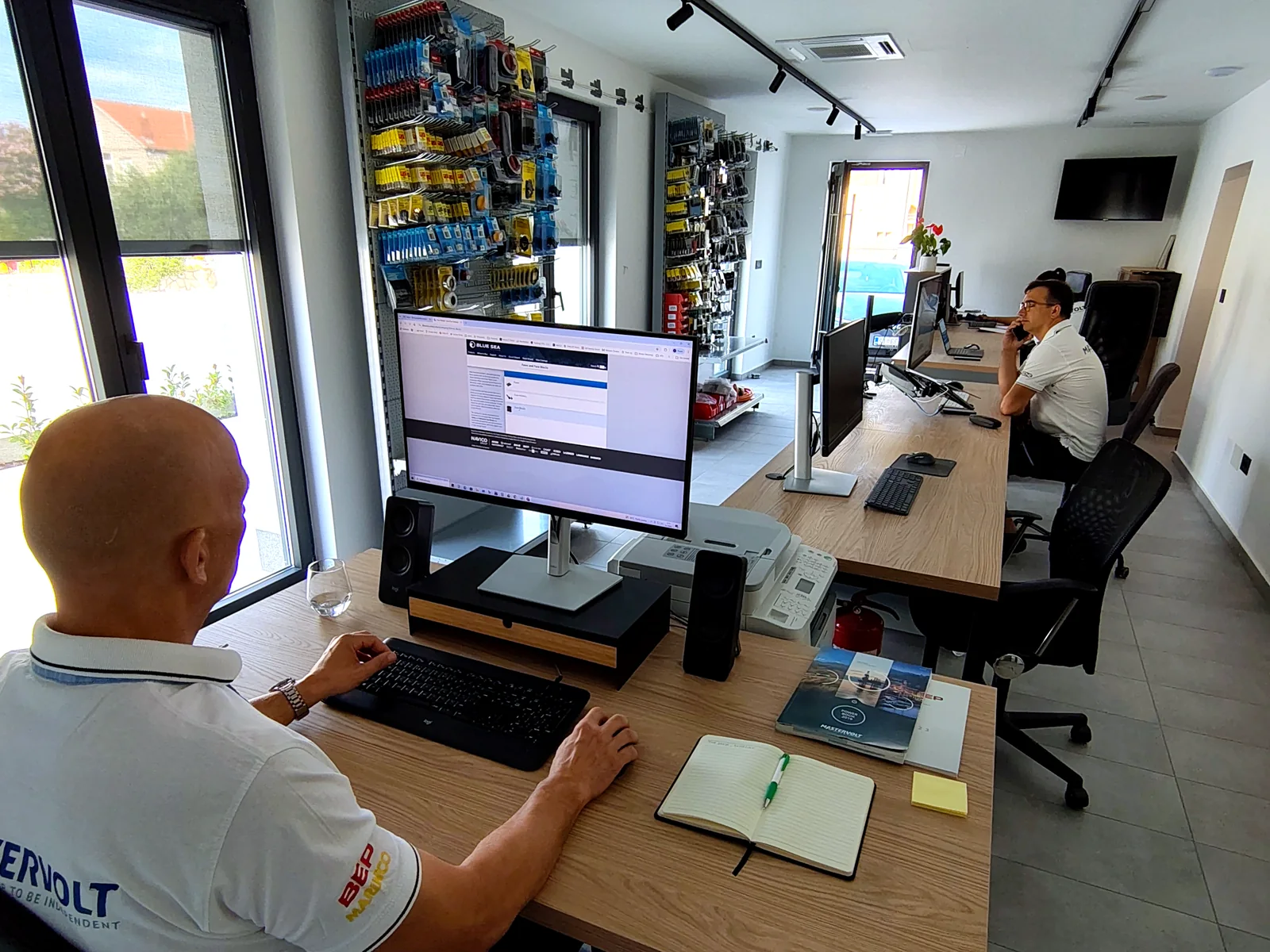 Technická podpora Jarušica v kanceláři v Betině